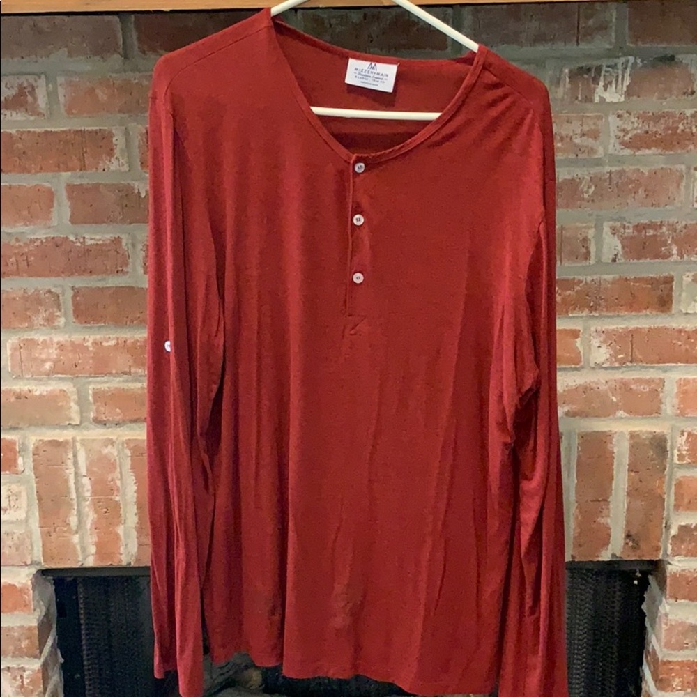 Mizzen + Main long sleeve three button XL shirt.